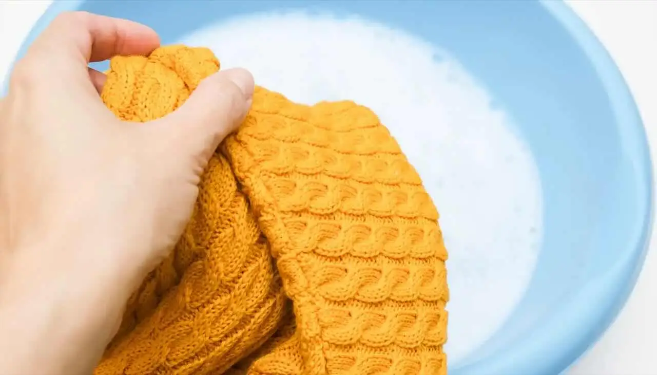 Come lavare le coperte di lana: il metodo per non rovinarle